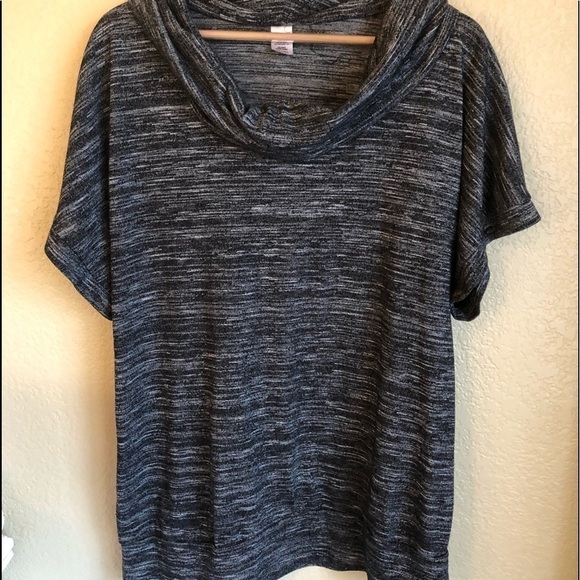 Unbranded Tops - Women's Dark Gray with Light Gray Cowl Neck Short Sleeves Stretchy Top SZ 3X  *